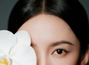 李沁化身都市丽人，气场全开展现别样魅力