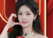 白鹿金色旗袍造型出圈